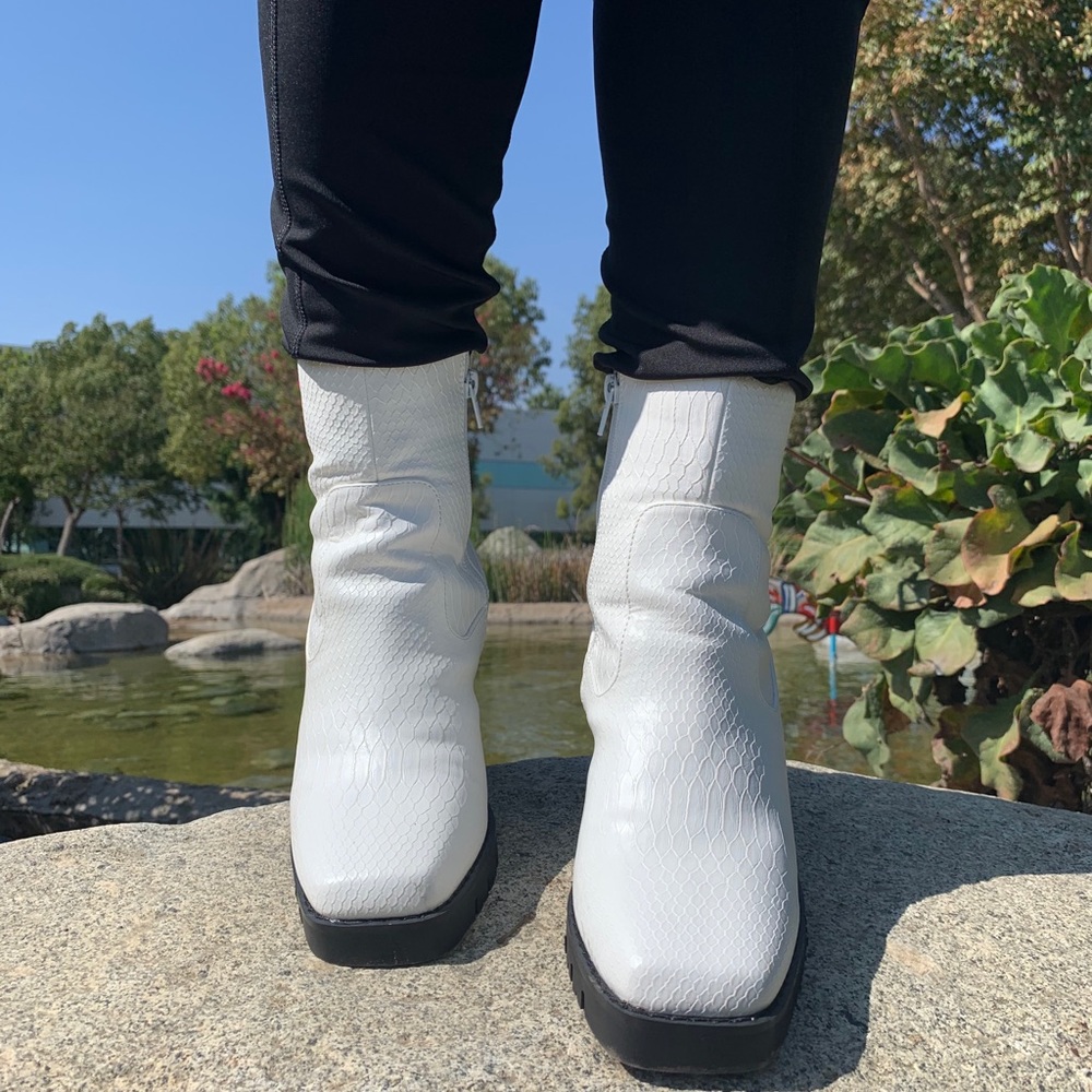 New lug white booties 10 left - Picture 4 of 10